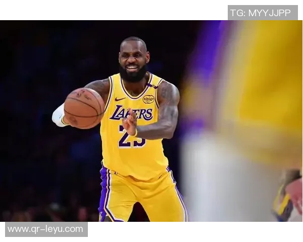 老詹赛季首秀助攻12次投射传球轻松自如能打到45岁吗 老詹赛季首秀助攻12次投射传球轻松自如能打到45岁吗