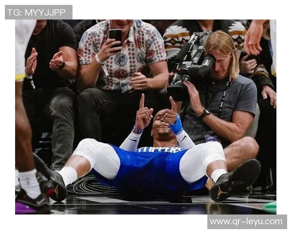 浓眉复苏如日中天19投14中砍下29分8篮板闪耀全场重振球队士气