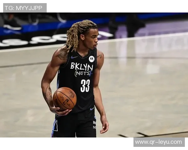 克拉克斯顿迎来生涯首次三双表现出色砍下18分11篮板12助攻可喜可贺